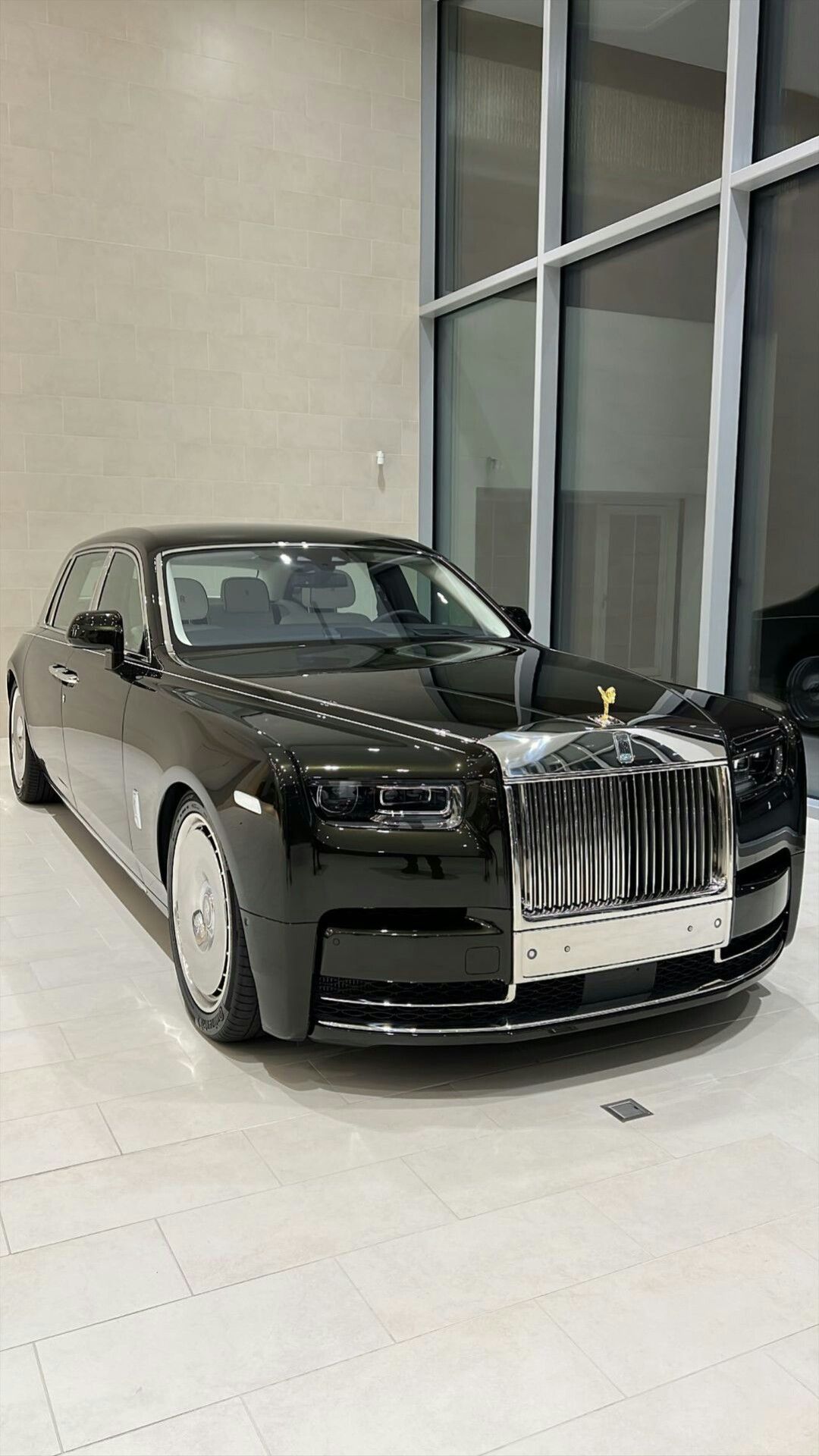 Rolls-Royce noire illustrant la catégorie Luxe et VIP
